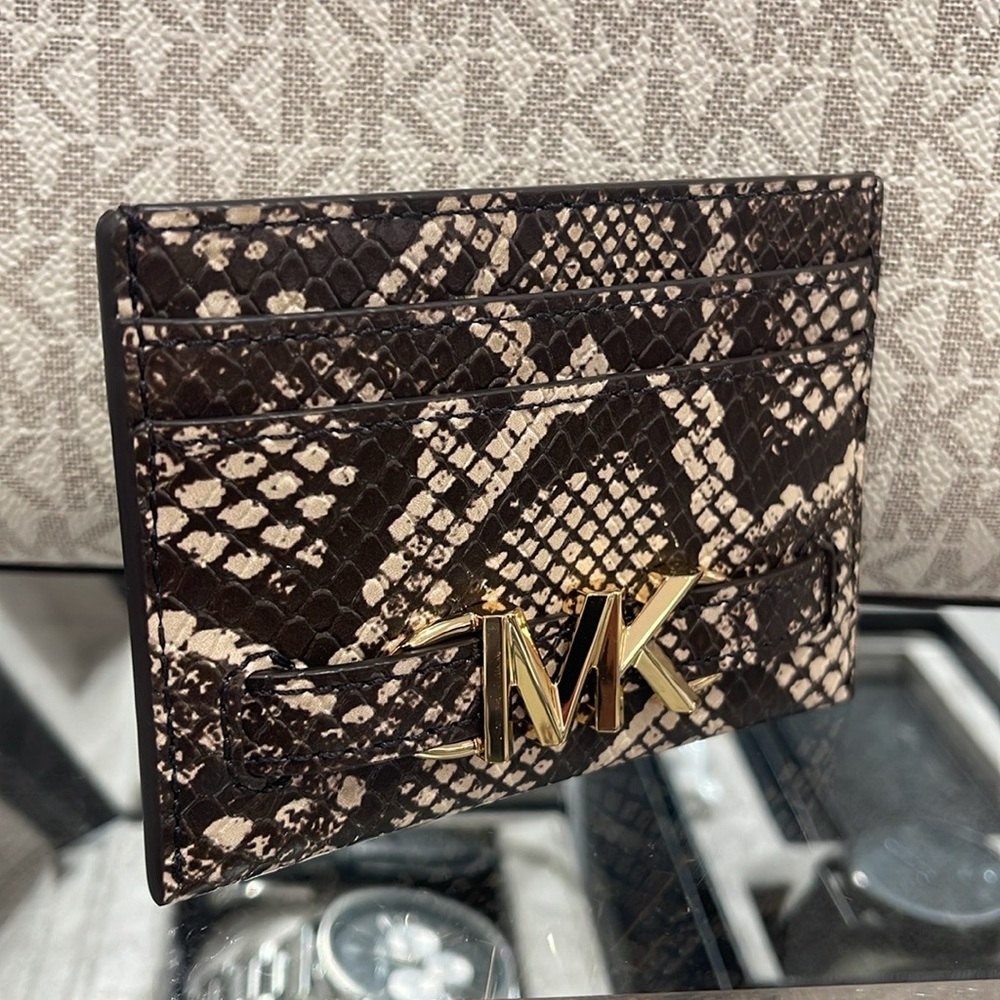 MICHAEL KORS
Reed Large Snakeskin Python Pattern Card Holder Case
NWT - Picture 15 of 16